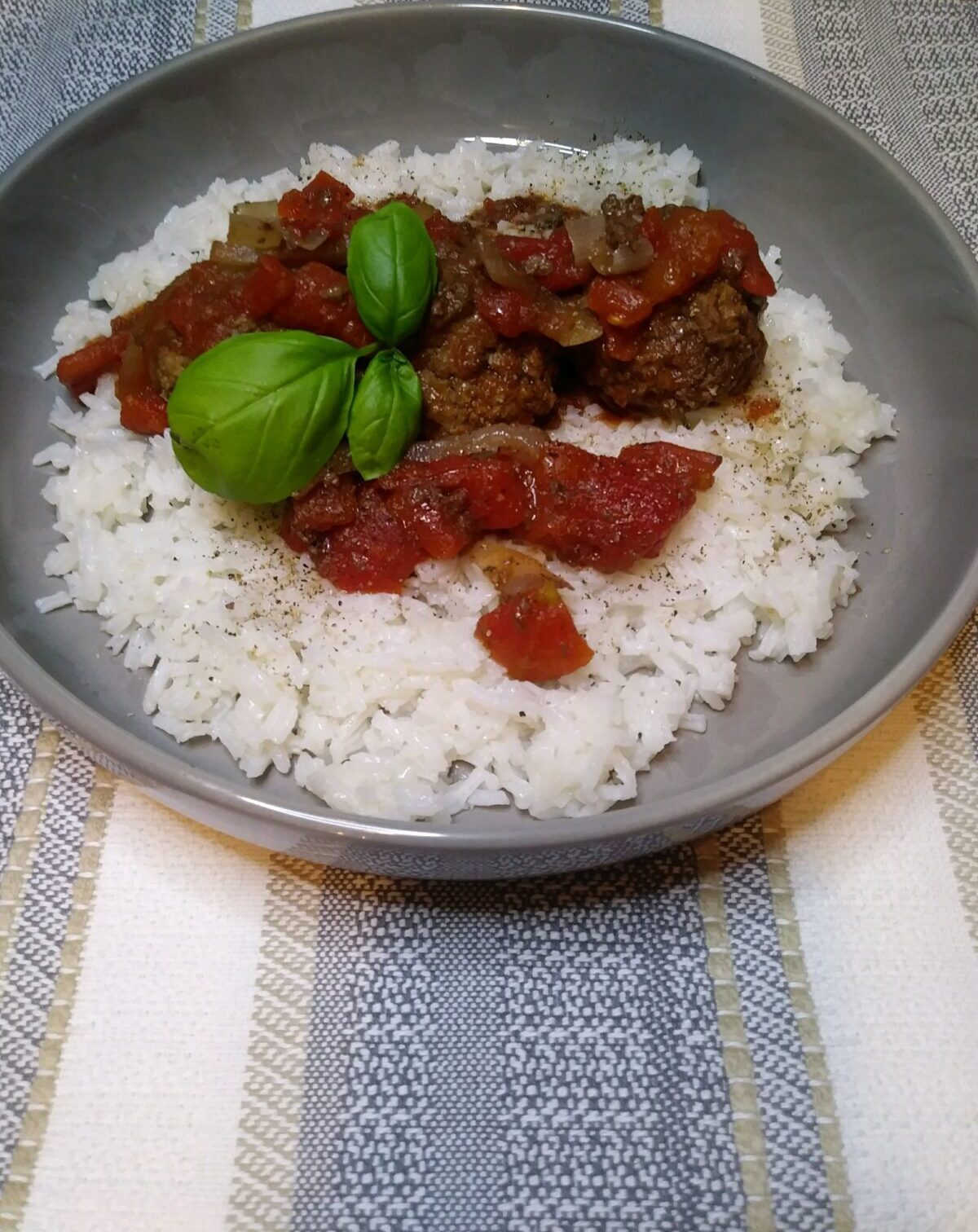 Crock Pot Meatballs Tomatoes and Onions Over Rice